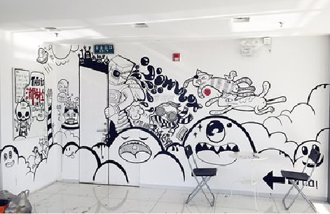 鹤庆手绘墙并非传统涂鸦。